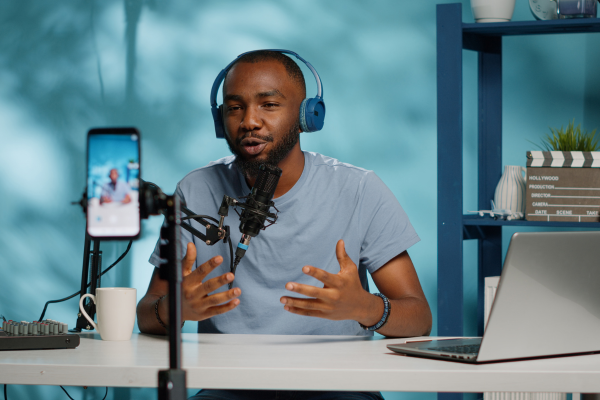 How Online Entertainment Platforms Influence Personal Finance